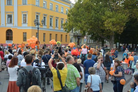 Перед Днем города Одесса «порыжела» и наполнилась позитивом (фоторепортаж) 