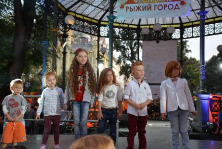 Перед Днем города Одесса «порыжела» и наполнилась позитивом (фоторепортаж) 