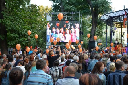 Перед Днем города Одесса «порыжела» и наполнилась позитивом (фоторепортаж) 
