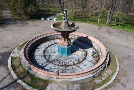В парке Шевченко восстанавливают целебный источник от стресса и городской суеты (фото)