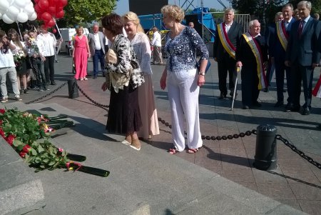 Почетные граждане возложили цветы к памятникам основателям Одессы