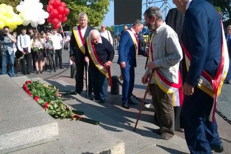 Почетные граждане возложили цветы к памятникам основателям Одессы