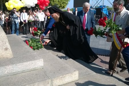 Почетные граждане возложили цветы к памятникам основателям Одессы