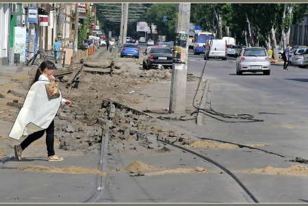 Три трамвайных маршрута стали на «прикол» (фоторепортаж)