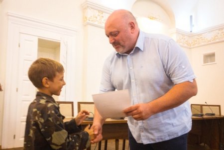 В Одесской мэрии наградили спецов рискованной профессии (фото)