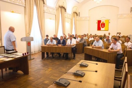 В Одесской мэрии наградили спецов рискованной профессии (фото)