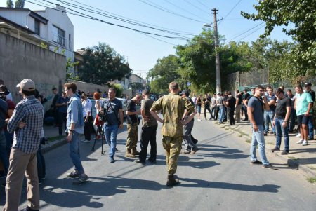 Стройка на Каманина: мирная акция переросла в столкновения, есть пострадавшие (дополнено, фото)