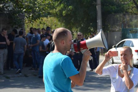 Стройка на Каманина: мирная акция переросла в столкновения, есть пострадавшие (дополнено, фото)