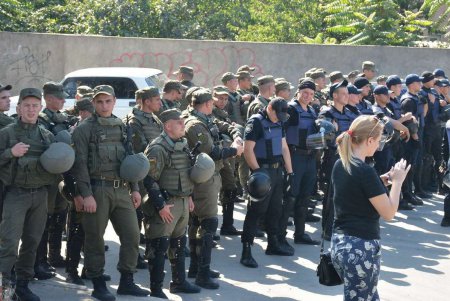 Стройка на Каманина: мирная акция переросла в столкновения, есть пострадавшие (дополнено, фото)