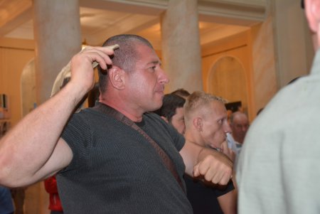 Полиция защитила правопорядок на Думской площади ценой 36 пострадавших (обновлено) (фоторепортаж)