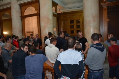 Полиция защитила правопорядок на Думской площади ценой 36 пострадавших (обновлено) (фоторепортаж)