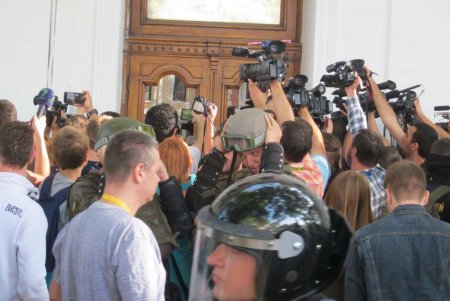 Полиция защитила правопорядок на Думской площади ценой 36 пострадавших (обновлено) (фоторепортаж)