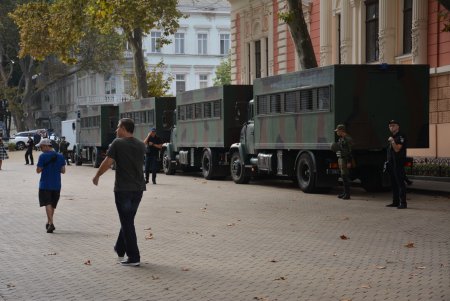 Полиция защитила правопорядок на Думской площади ценой 36 пострадавших (обновлено) (фоторепортаж)