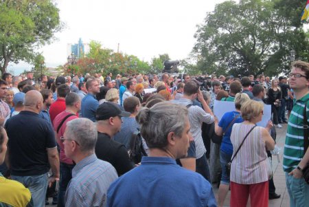 Полиция защитила правопорядок на Думской площади ценой 36 пострадавших (обновлено) (фоторепортаж)