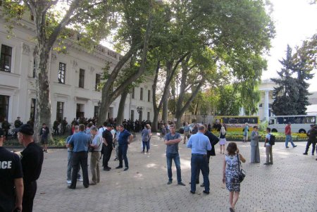 Полиция защитила правопорядок на Думской площади ценой 36 пострадавших (обновлено) (фоторепортаж)