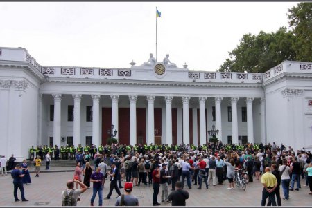 Площадь перед мэрией Одессы снова стала местом радикальных действий (фоторепортаж)