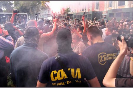 Площадь перед мэрией Одессы снова стала местом радикальных действий (фоторепортаж)