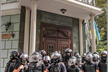 Площадь перед мэрией Одессы снова стала местом радикальных действий (фоторепортаж)