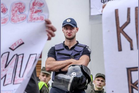 Площадь перед мэрией Одессы снова стала местом радикальных действий (фоторепортаж)