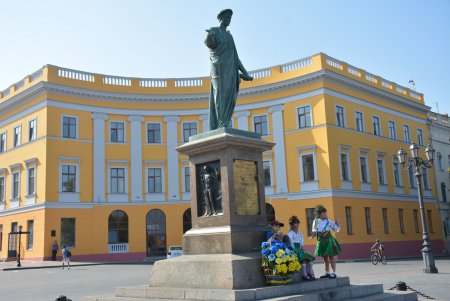 Одесская молодежь поддержала Всеукраинский флешмоб за мир в нашей стране (фото)