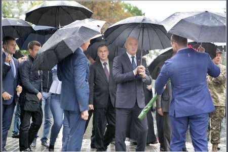 В честь партизан в Одессе возлагали цветы и салютовали (фоторепортаж)