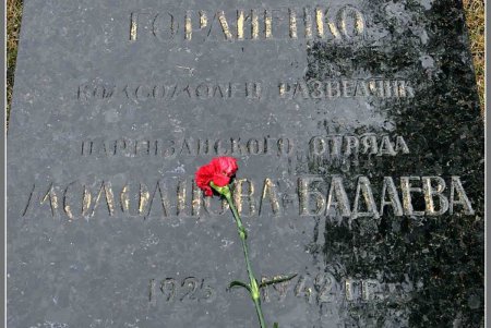 В честь партизан в Одессе возлагали цветы и салютовали (фоторепортаж)