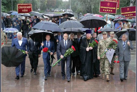 В честь партизан в Одессе возлагали цветы и салютовали (фоторепортаж)