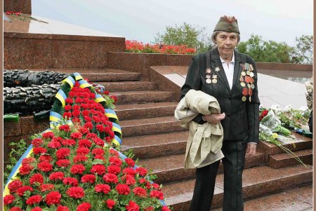 В честь партизан в Одессе возлагали цветы и салютовали (фоторепортаж)