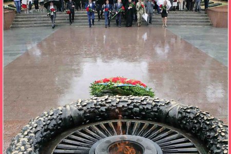 В честь партизан в Одессе возлагали цветы и салютовали (фоторепортаж)