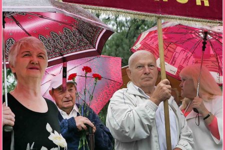 В честь партизан в Одессе возлагали цветы и салютовали (фоторепортаж)