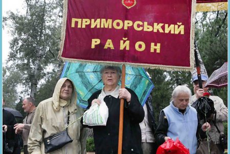 В честь партизан в Одессе возлагали цветы и салютовали (фоторепортаж)