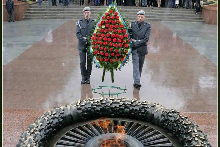 В честь партизан в Одессе возлагали цветы и салютовали (фоторепортаж)