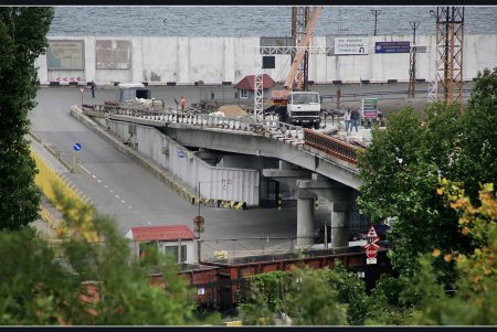 Трудяга порт на излете лета (фоторепортаж)