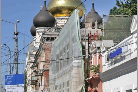 Возле Железнодорожного вокзала Одессы засекли «секретное» строительство (фоторепортаж)
