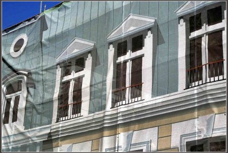 Возле Железнодорожного вокзала Одессы засекли «секретное» строительство (фоторепортаж)