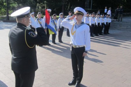 Лучшие одесские школьники приняли Почетную Вахту Памяти на Посту №1 (фото)