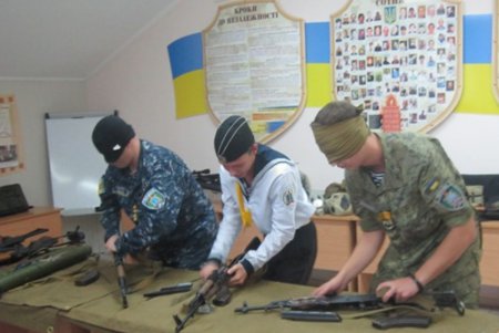 Лучшие одесские школьники приняли Почетную Вахту Памяти на Посту №1 (фото)