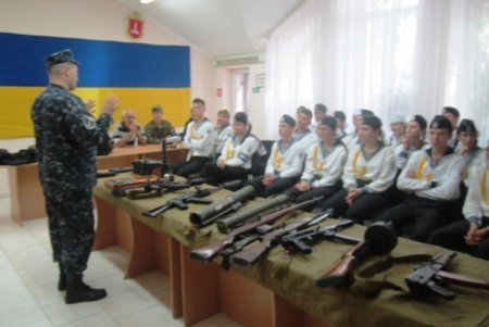 Лучшие одесские школьники приняли Почетную Вахту Памяти на Посту №1 (фото)