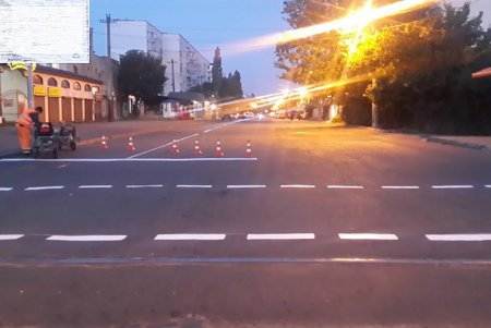 Коммунальщики «пометили» улицу Левитана (фото)