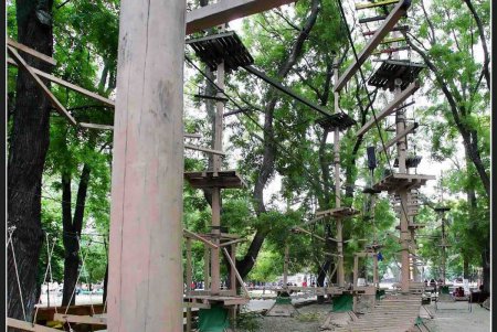 «Летучий голландец» улетучивается из Старобазарного сквера (фоторепортаж)