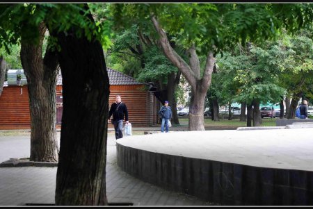 «Летучий голландец» улетучивается из Старобазарного сквера (фоторепортаж)