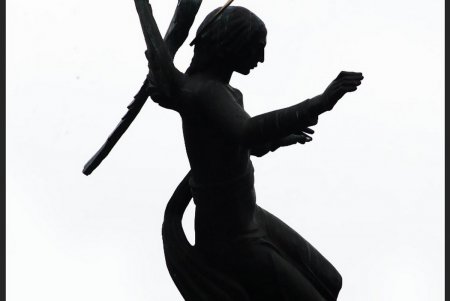 «Летучий голландец» улетучивается из Старобазарного сквера (фоторепортаж)