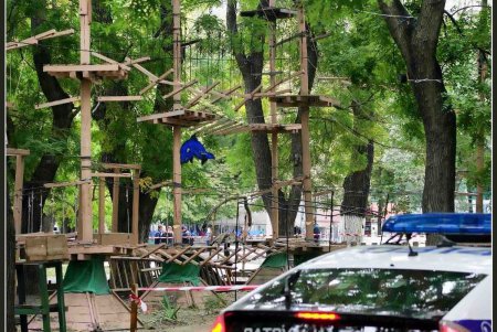 «Летучий голландец» улетучивается из Старобазарного сквера (фоторепортаж)