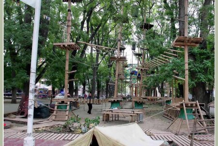 «Летучий голландец» улетучивается из Старобазарного сквера (фоторепортаж)