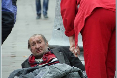 Бомжи и «скорая помощь» (фоторазмышление)