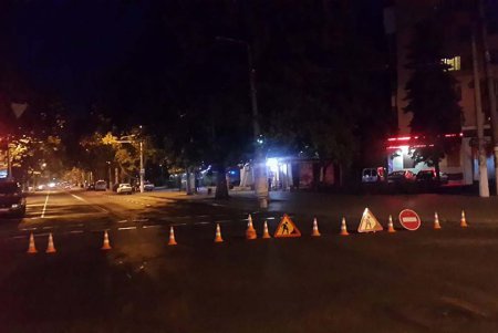 Коммунальщики «прихорашивают» дороги на Академика Филатова (фото)