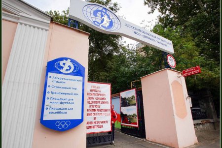 Стадион «Динамо» готовится к репетициям олимпийских рекордов (фоторепортаж)