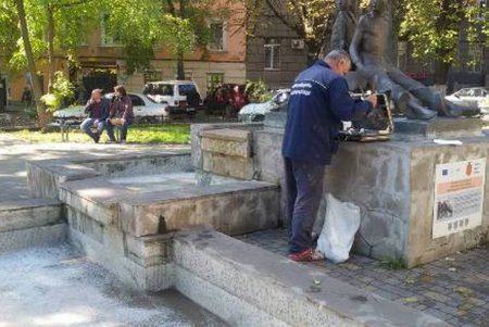 Одесские фонтаны готовят к спячке (фото)