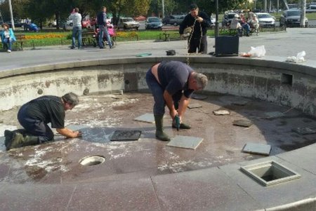 Одесские фонтаны готовят к спячке (фото)