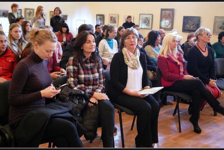 Одесская мастерица представляет Украину на фарфоре (фоторепортаж)